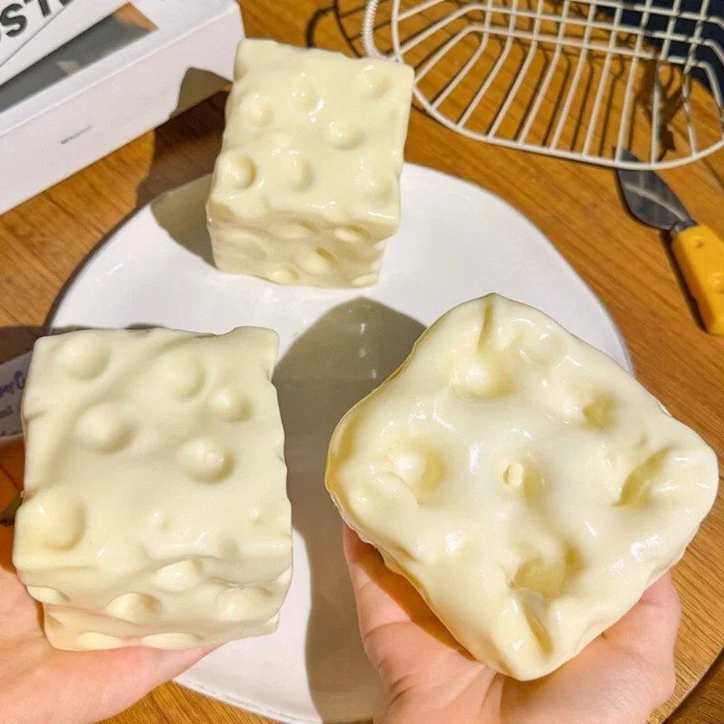 Taba Squishy Cheese Cube, Pall - Novelty Gifts recensione e prezzo
